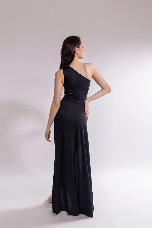 Feel my grace - black one shoulder maxi dress